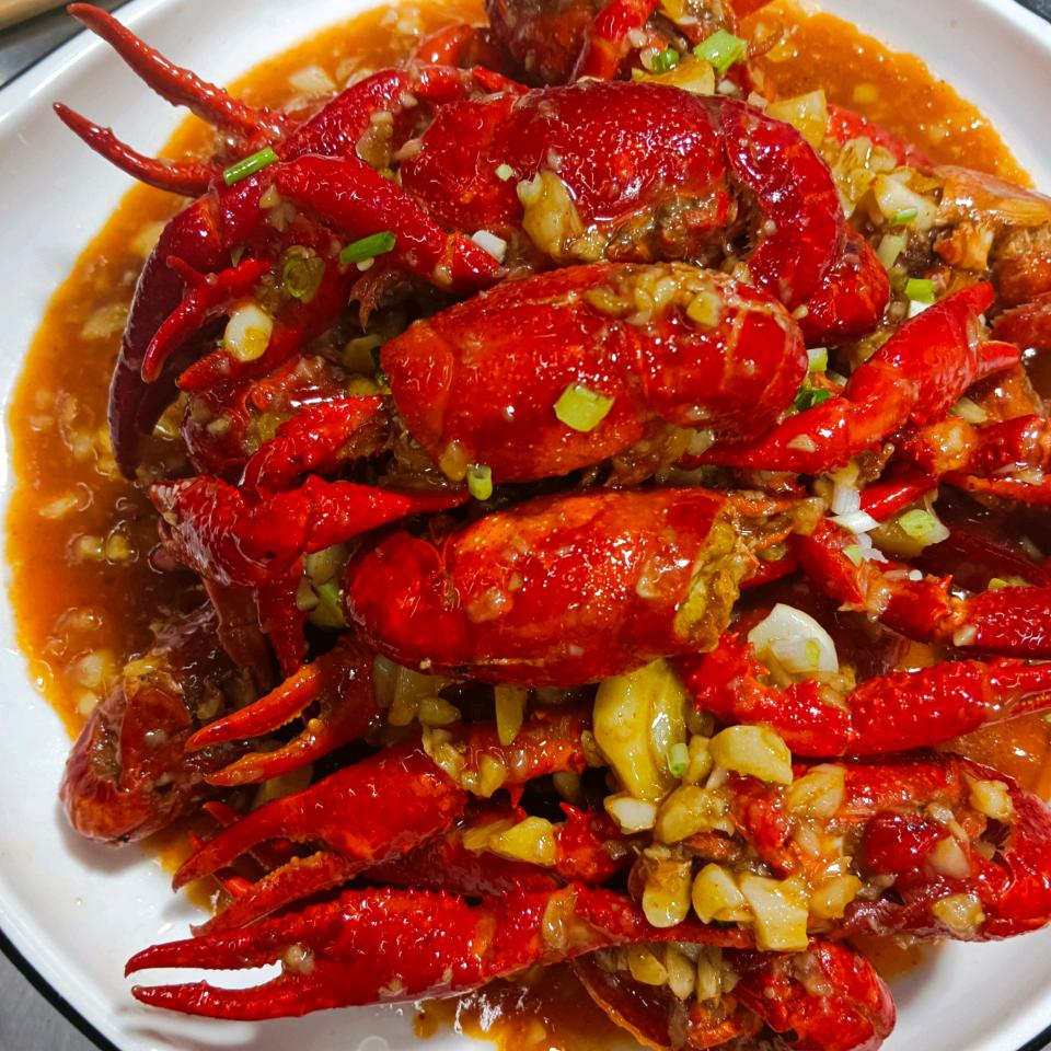 朝阳广场虾说烧烤夜宵店