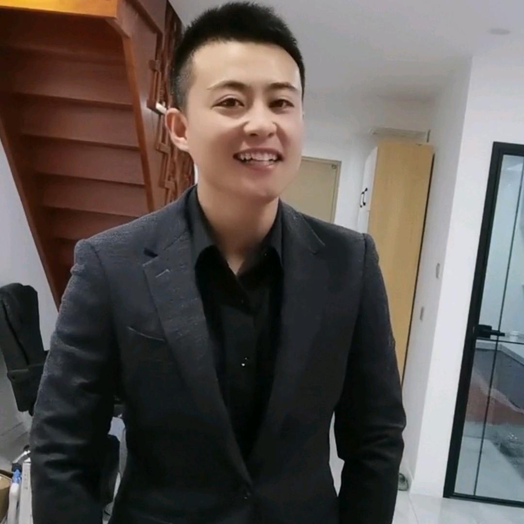 装修的爱笑哥
