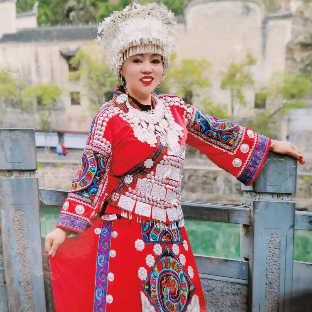 杨洪英