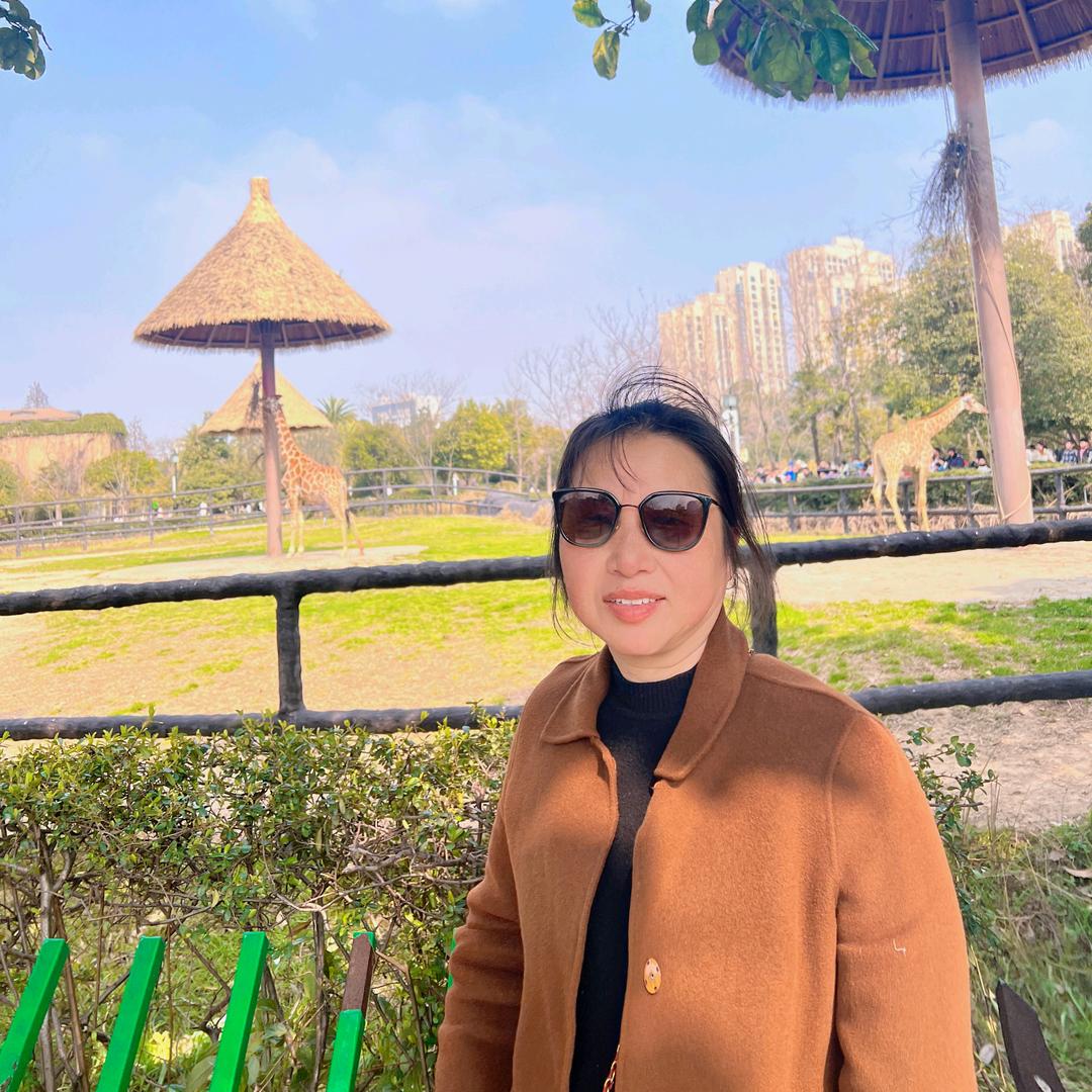 快快乐乐的女人
