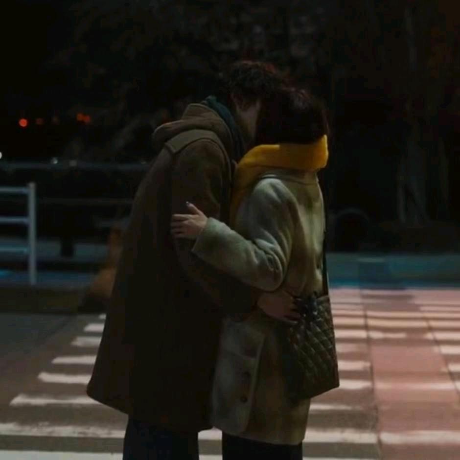 摸鱼看月亮的喵先生.