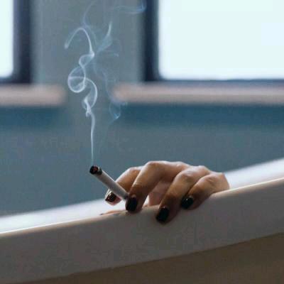 拥抱不再温暖