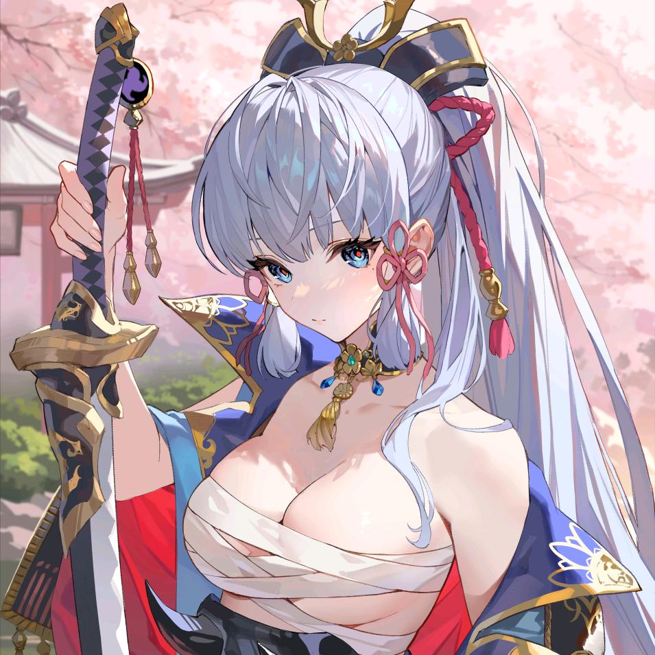 白毛马尾重瞳持刀御姐