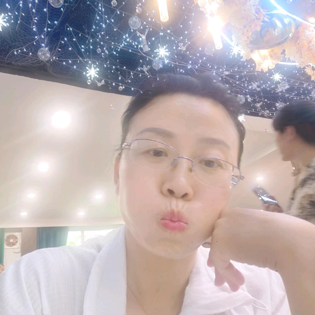 卖壁布的小姐姐