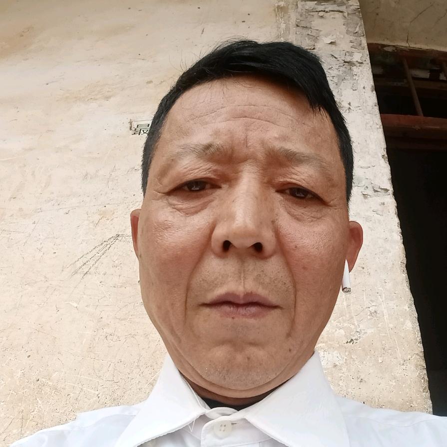 黄启荣