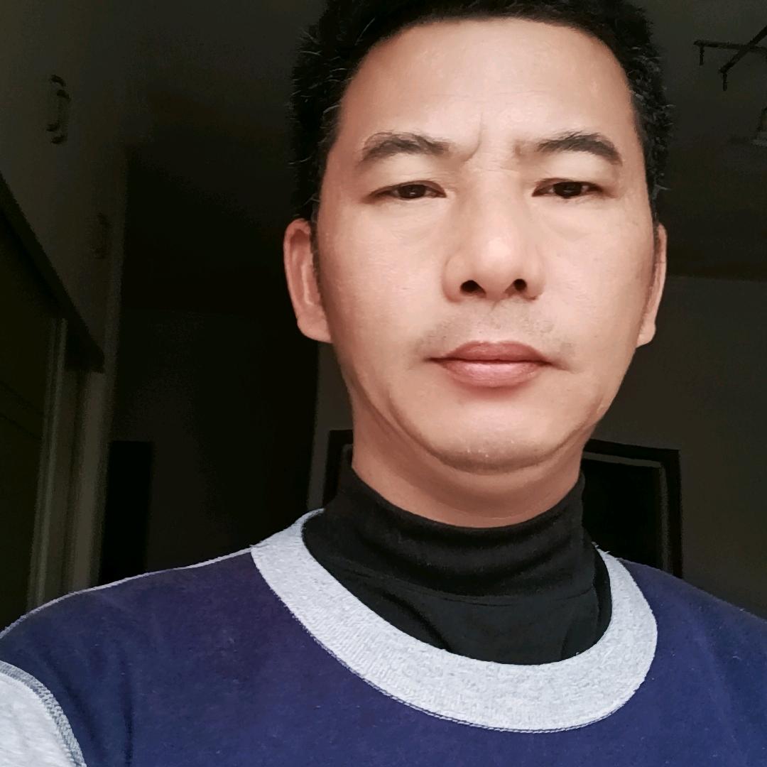 展翅飞翔