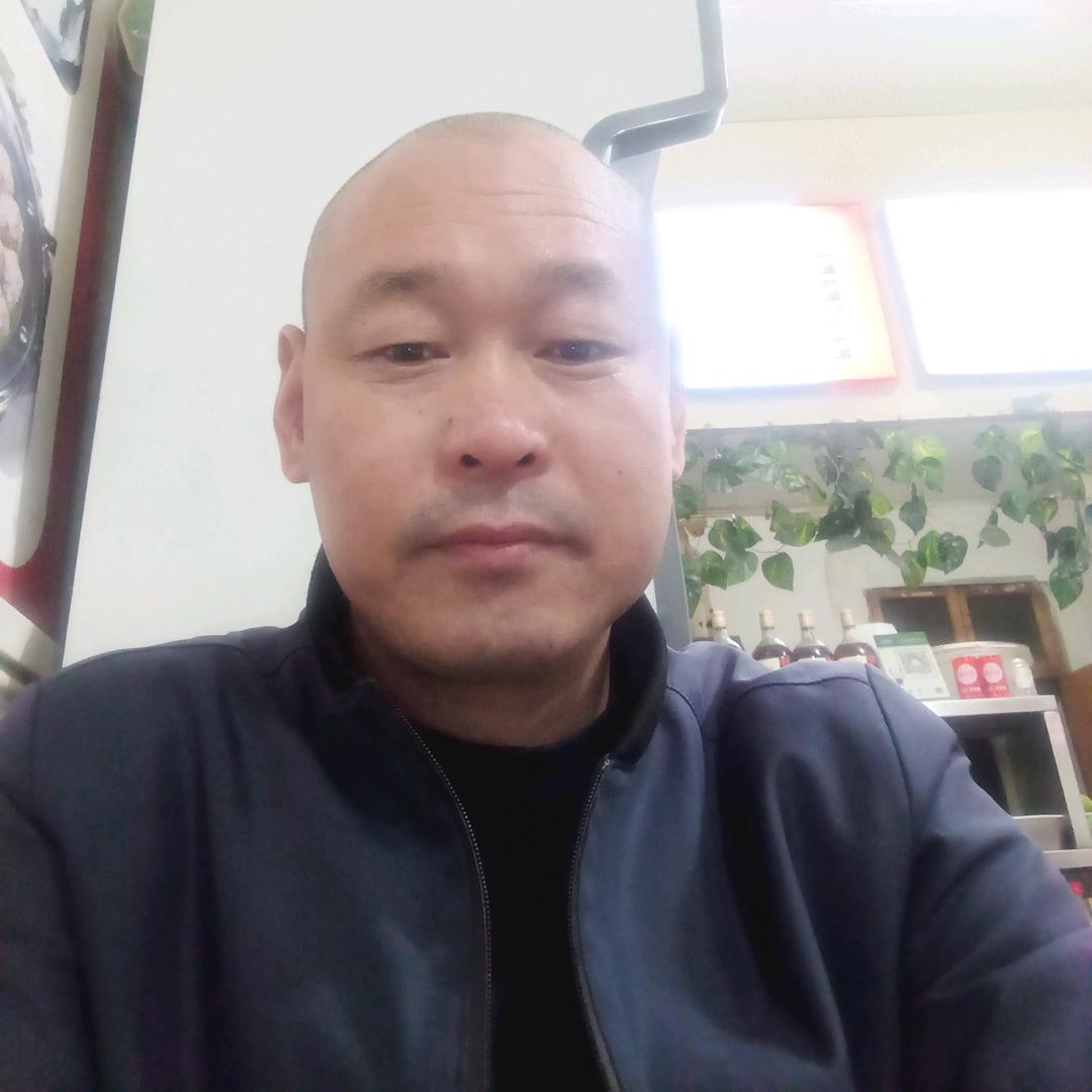 贴瓷砖冯师傅