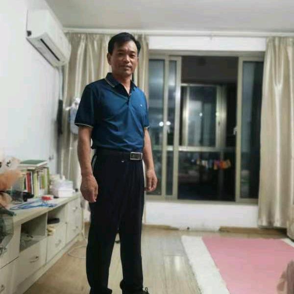 四个孩子的爷爷