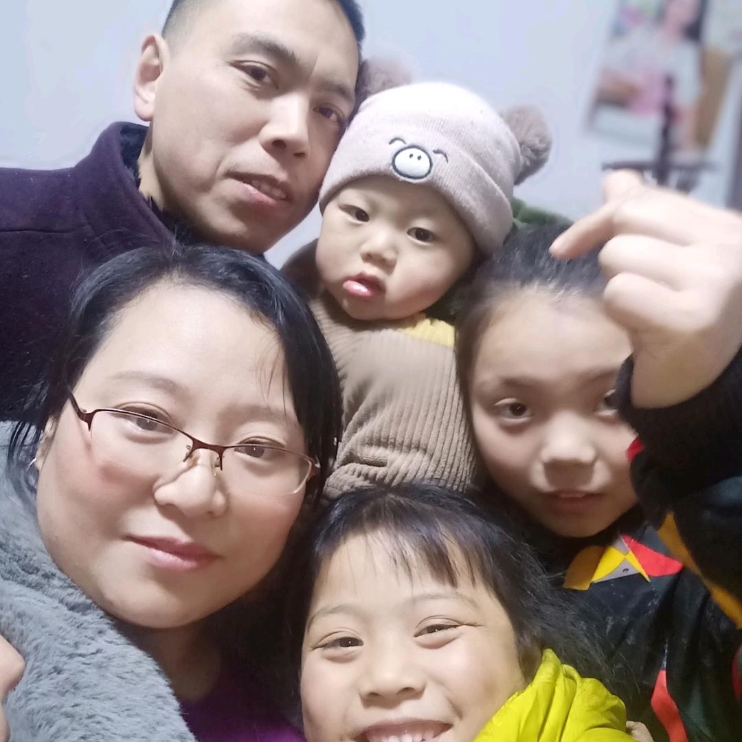 快快乐乐五口人