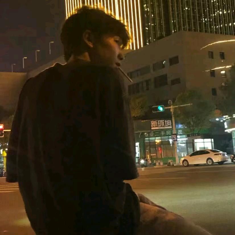 王哪跑^