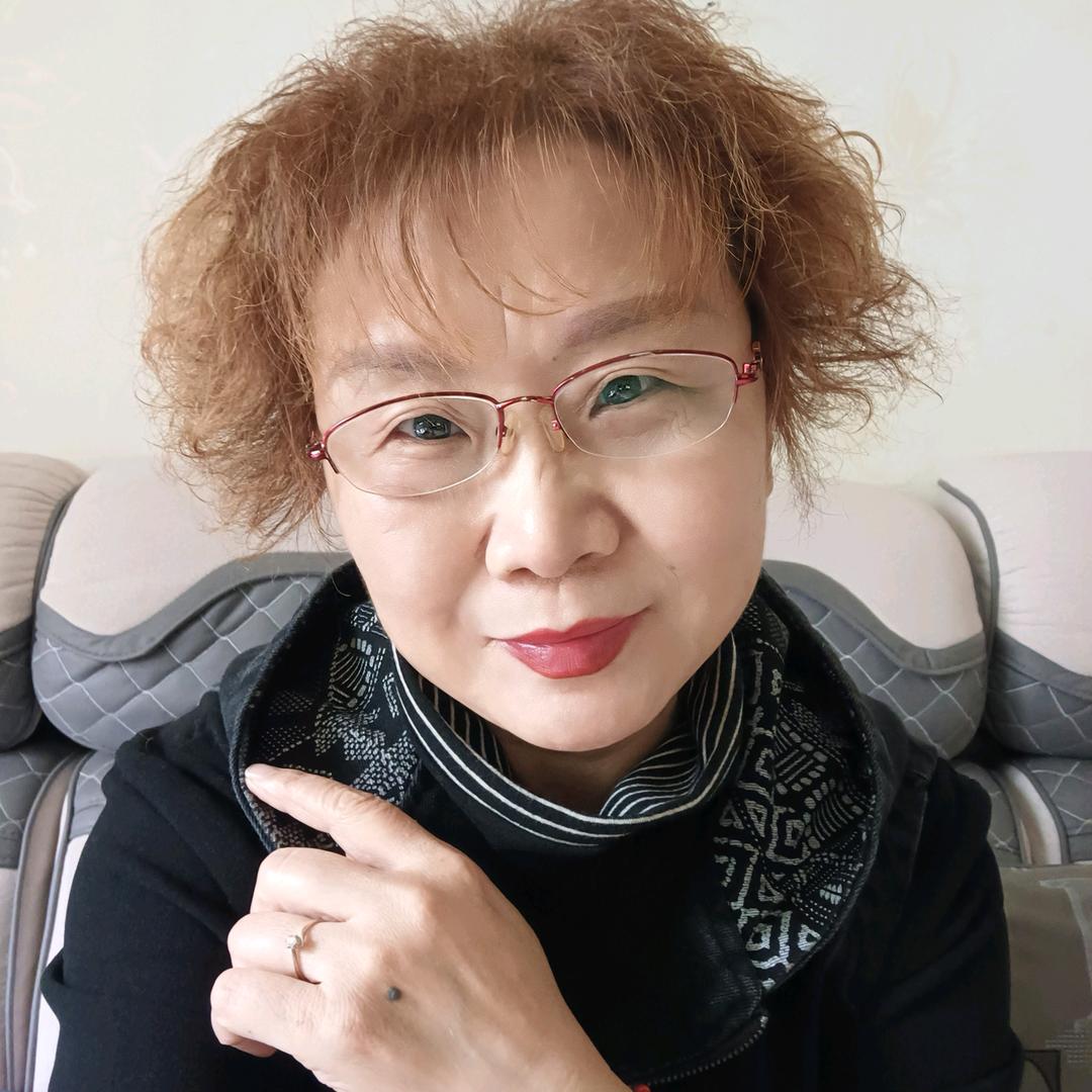 爱笑的英子