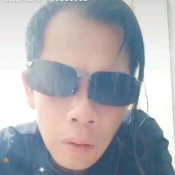 《》霸道温柔男《》