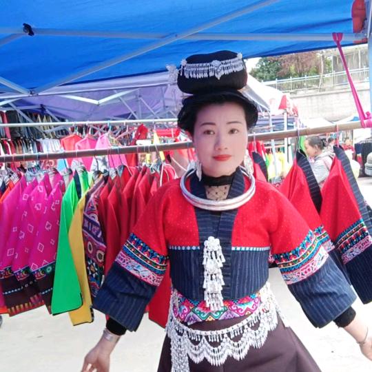 艳艳苗装裁缝 💐💐💐