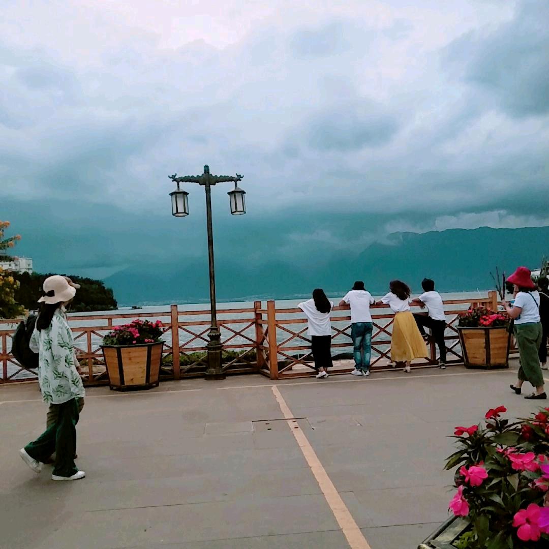 陪我一起去看海