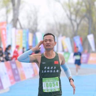 中国老兵跑者--汪贵保（橱窗好物）
