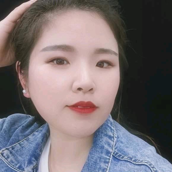 青青《橱窗里看看有没有你需要的？》