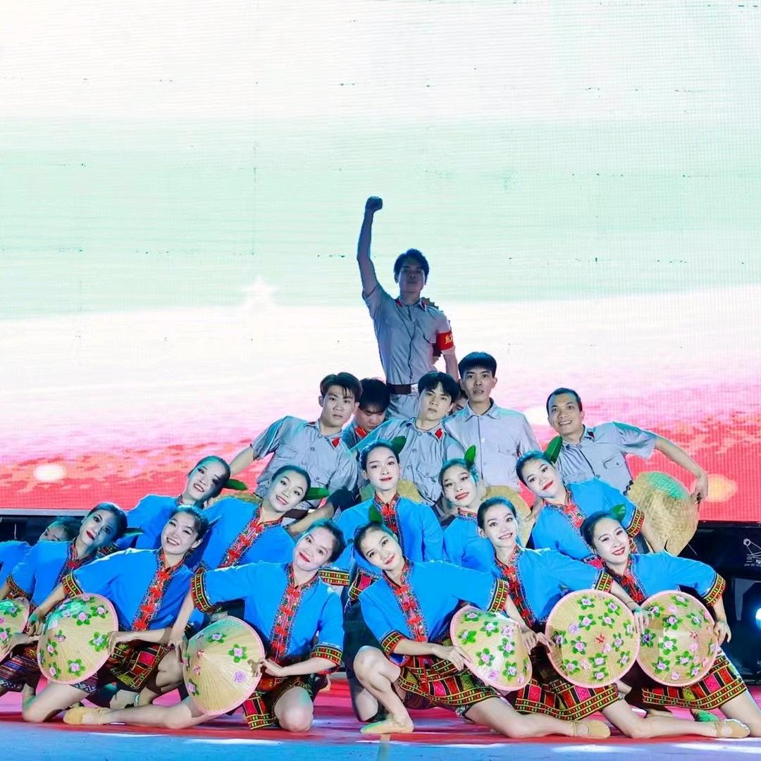 陵水民族歌舞团