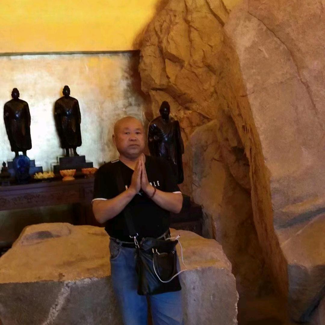 不想懂曹旭东，男，55岁，小学喜欢爬山，