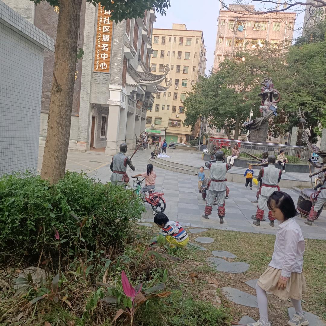 应该有