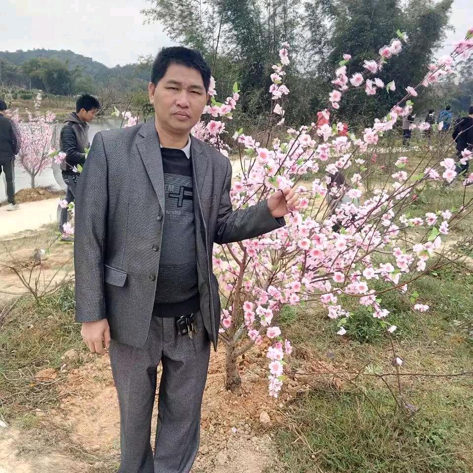 严钊爱唱歌（收废板废铁）