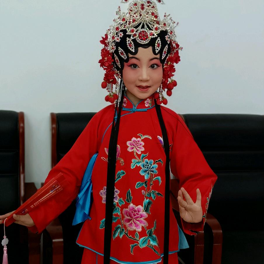 二妮学唱戏