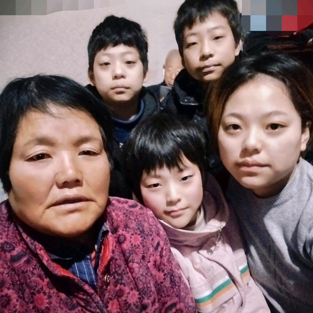 四个单亲奶
