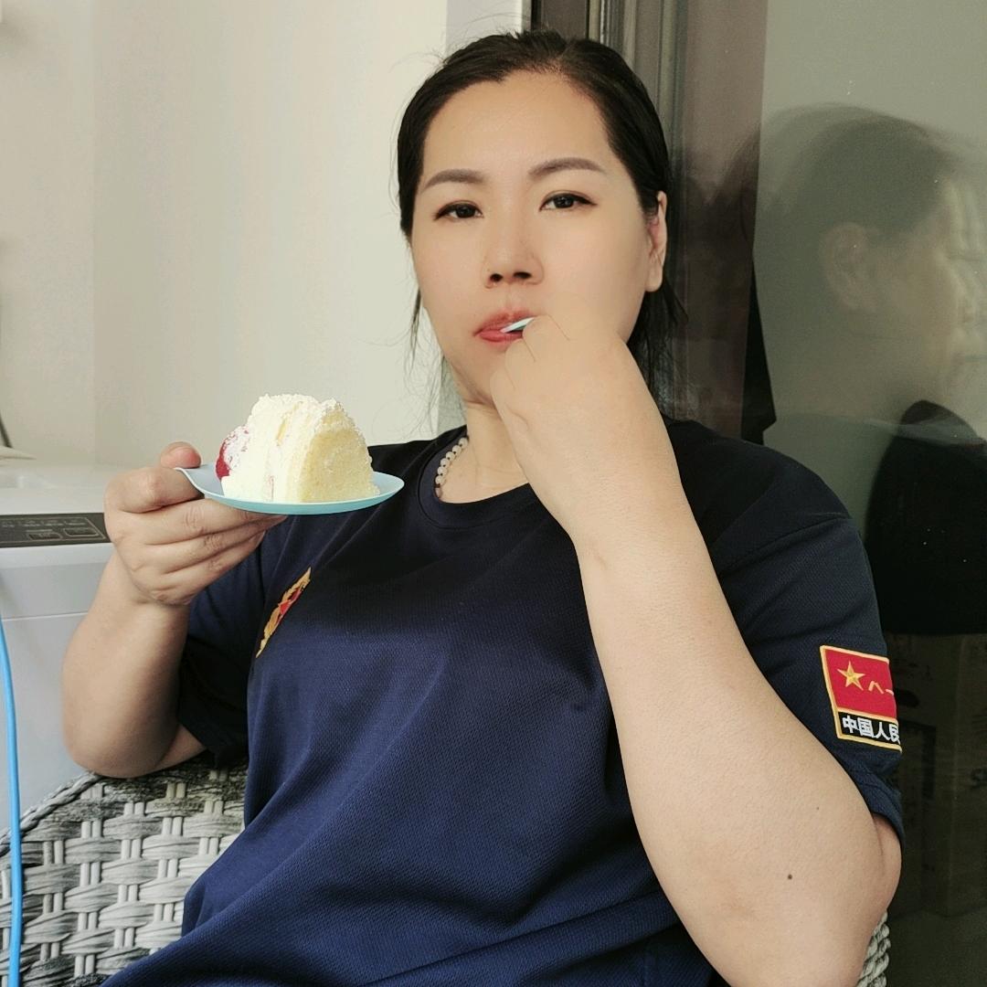 棉麻布衣的小姐姐。