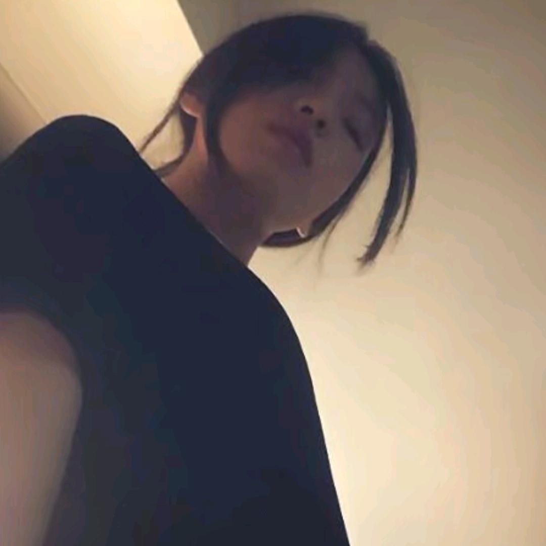 池中鱼.