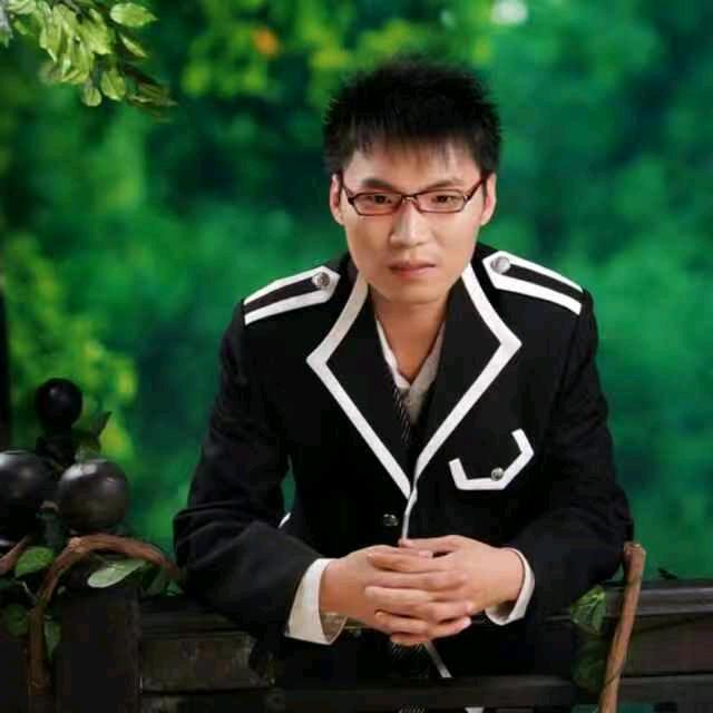 爱玩游戏的亮亮