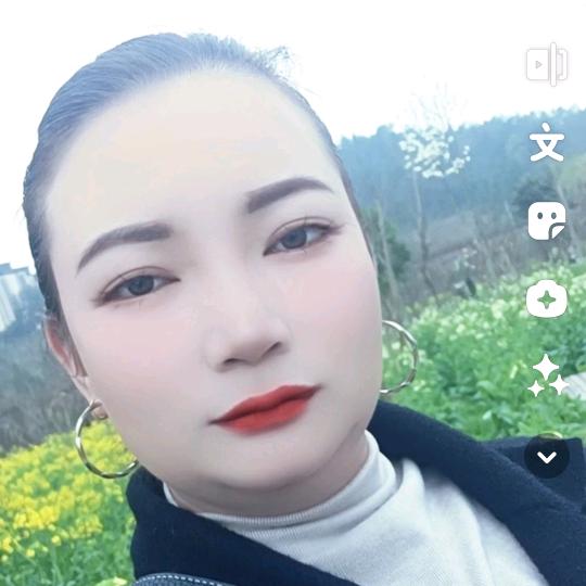 梁霞