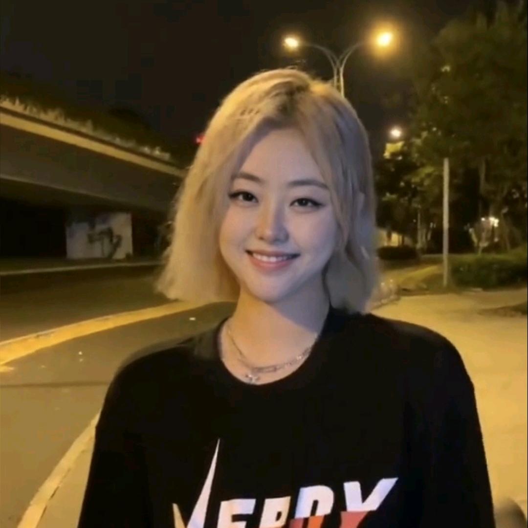 帅蝈蝈炸街袜子