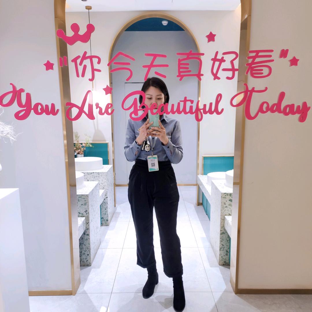美少吕房产经纪人