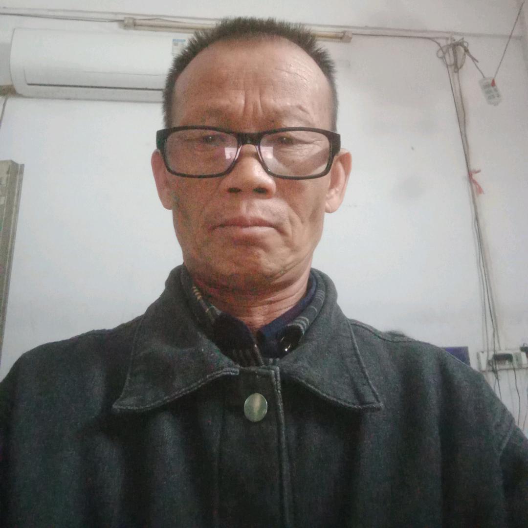 雨中佰合。