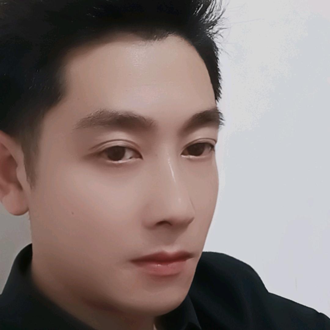 单身帅四哥在云南盐津贴瓷砖