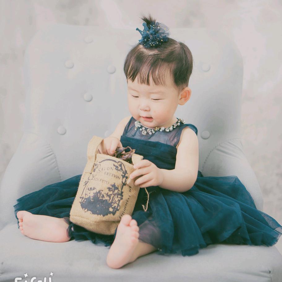 一个贩卖美食的小姐姐