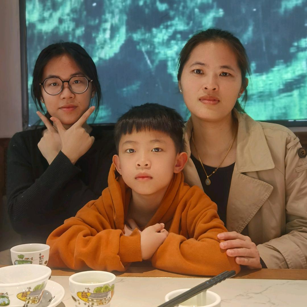 杜小度轻奢鞋服