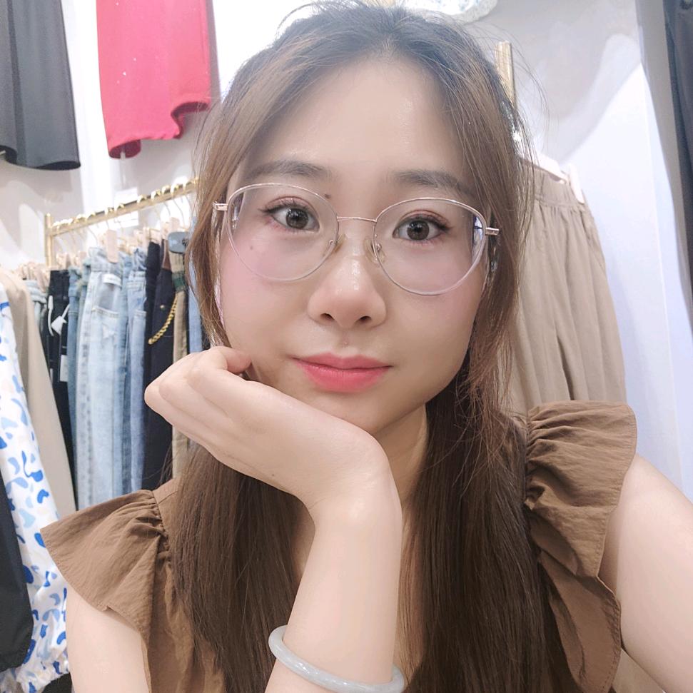 卖衣服的妙妙