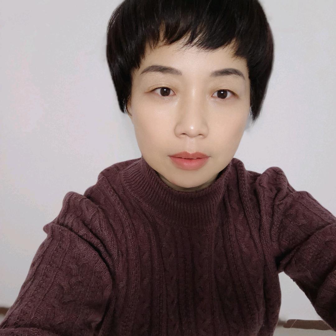 阳光下的女人