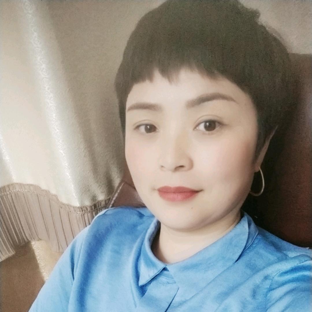 开着奔奔车的人