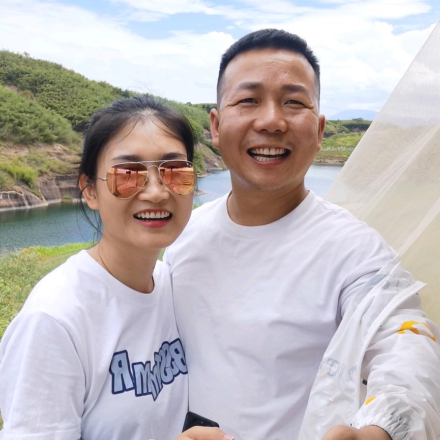 阿伟贰加壹二手车行