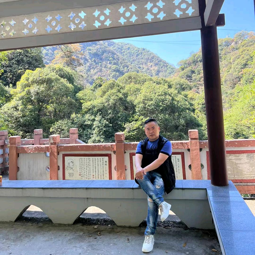 东晋旭