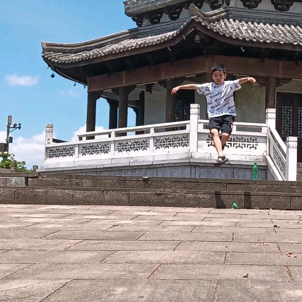 不弹元只谈钱