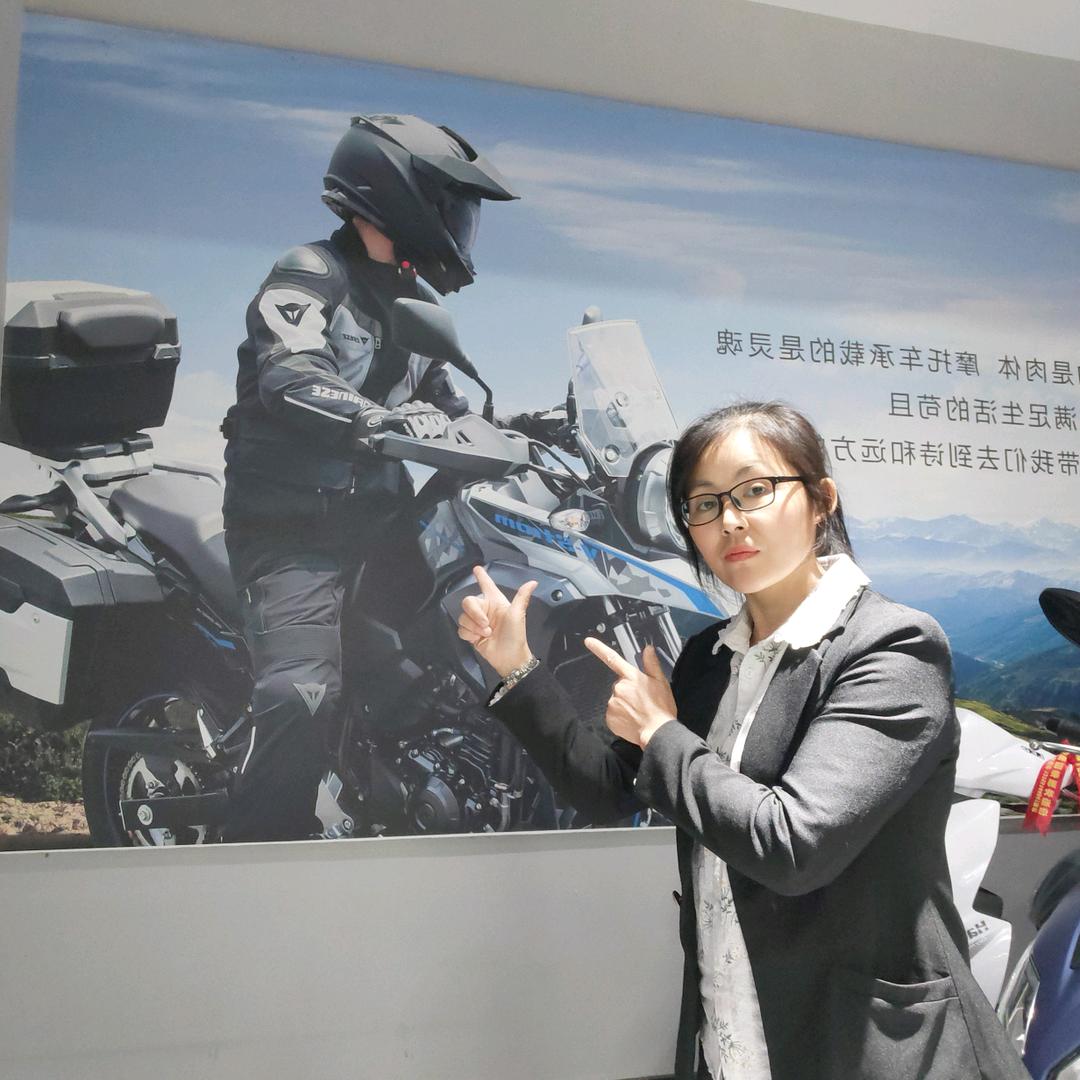 卖豪爵摩托车的淼姐姐