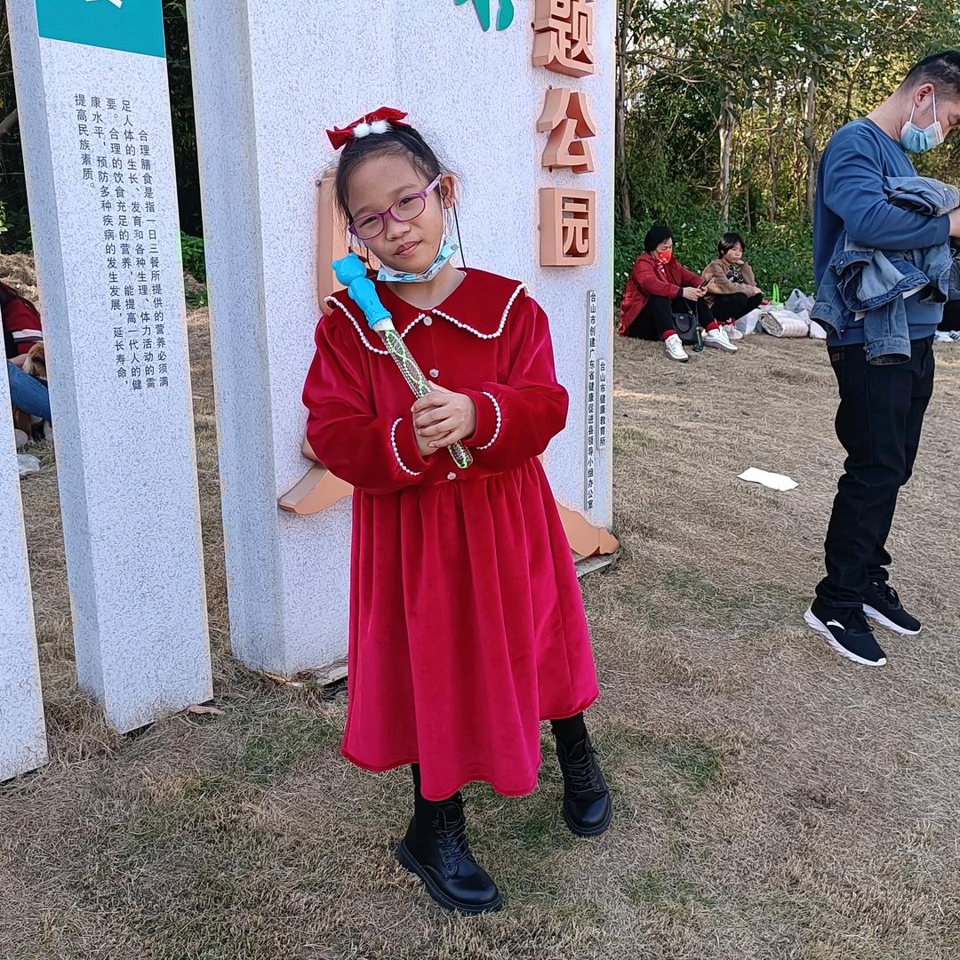 小何