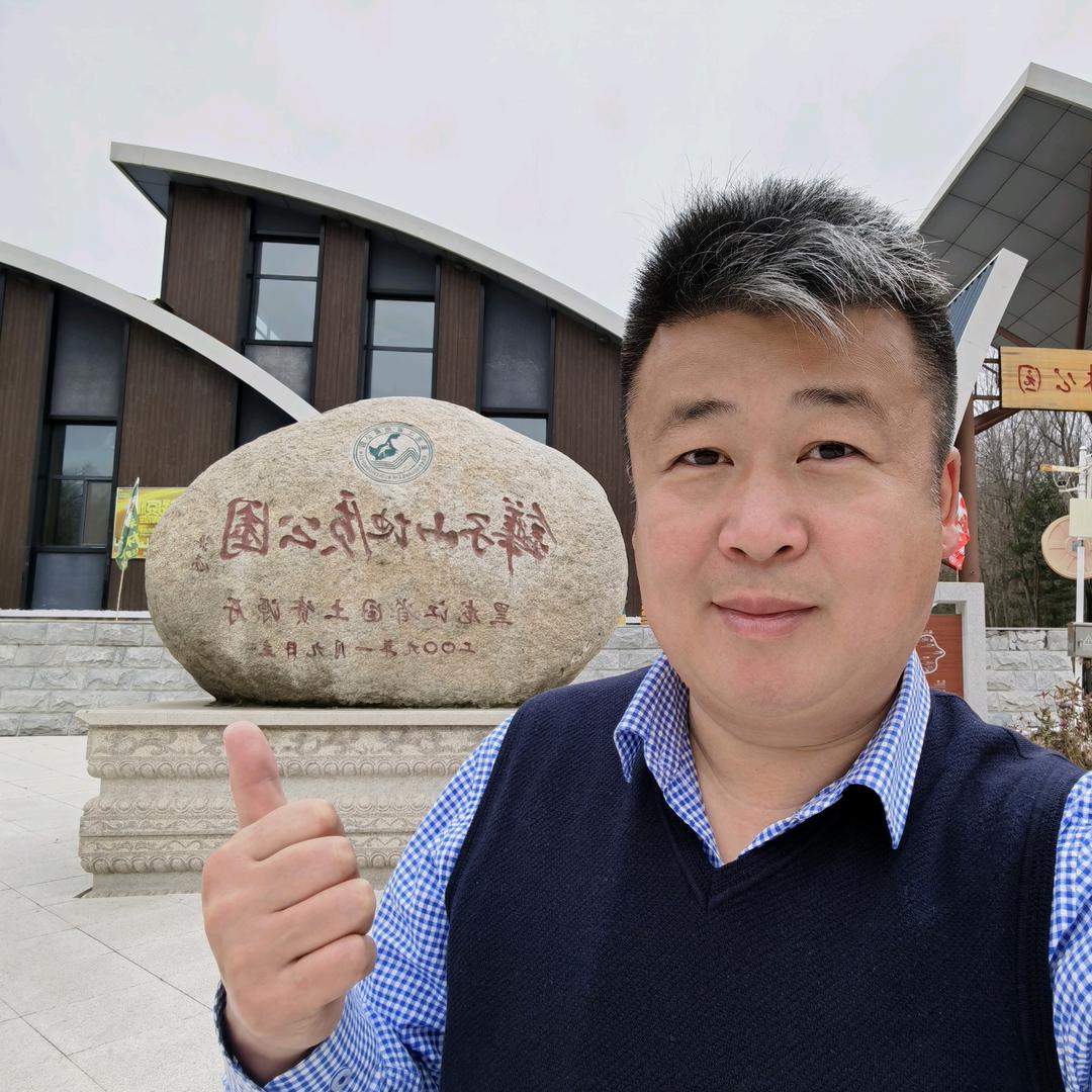 厚德载物！以德服人！