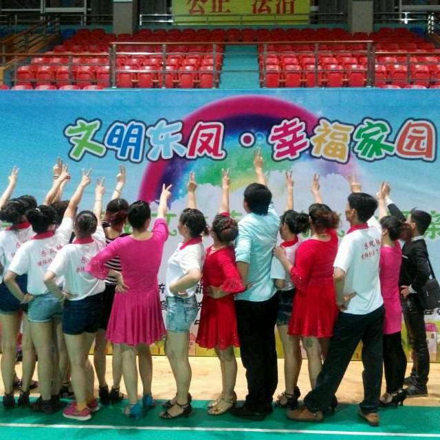 轻舞飞扬健身队（小号：灵山表哥）