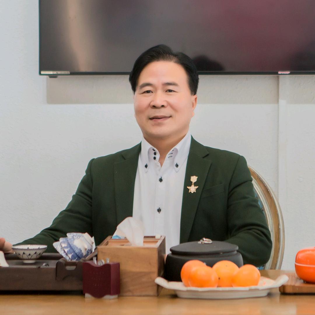 佤系铭哥（养蚕人）