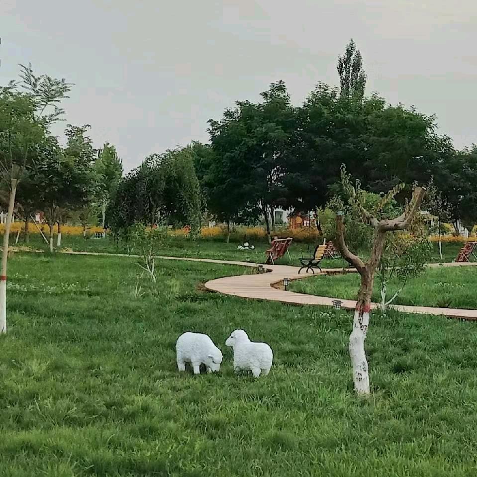 刘国胜家生态养殖黑土猪香猪