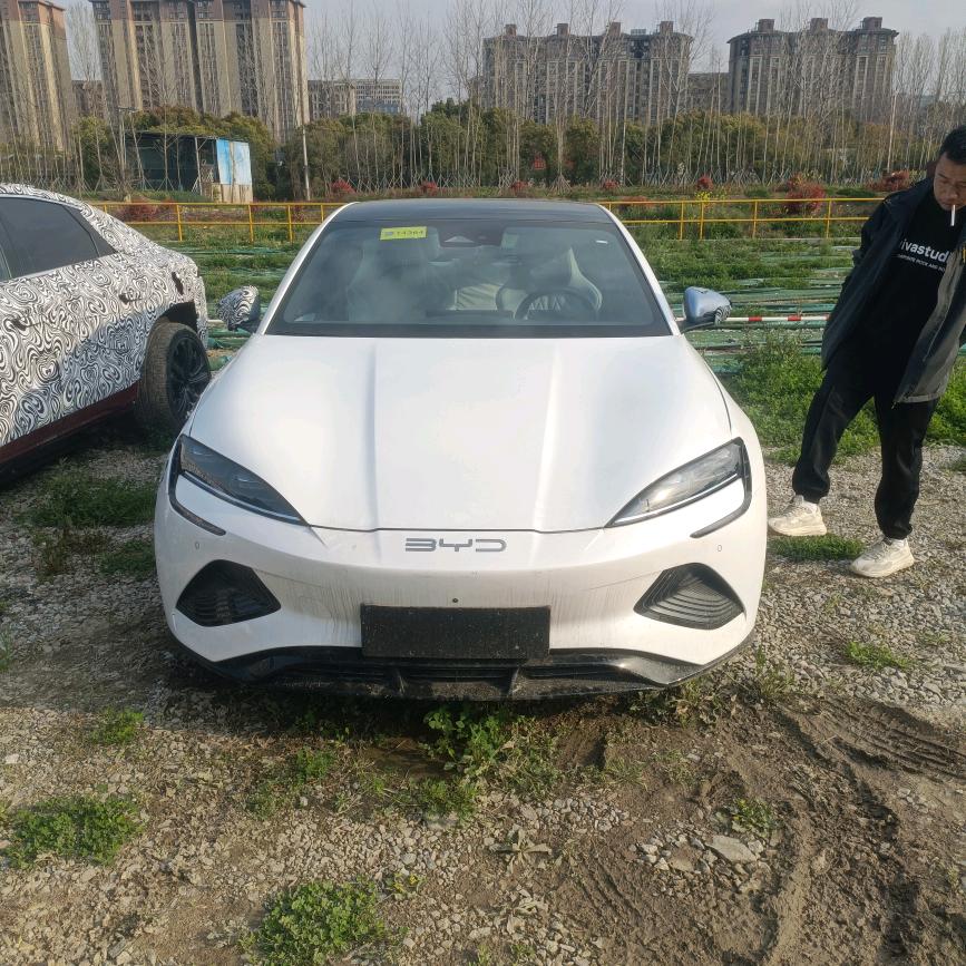 嗨   小伟