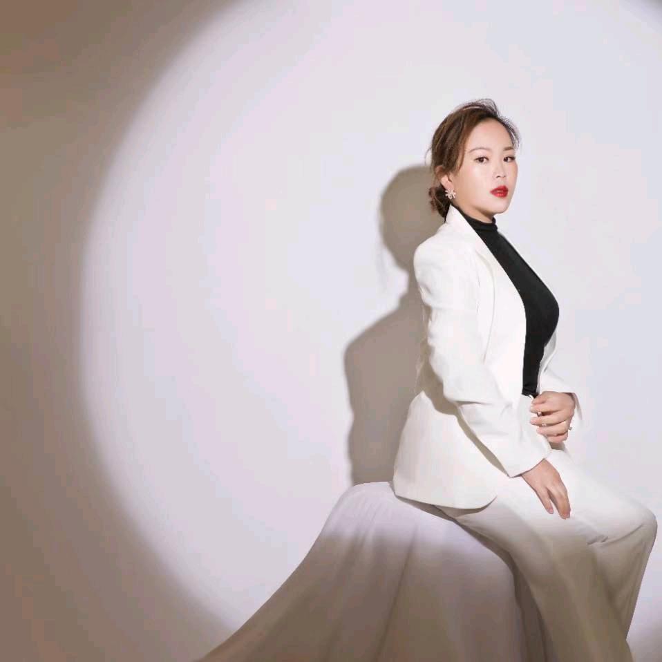 王利美妆与馨颜E美 蕾蕾